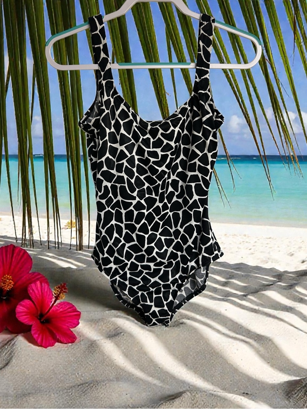 BNWOT Speedo Black & White Giraffe Print One Piece Bathing suit Size 14